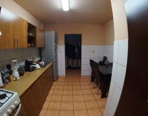 Apartament 3 camere decomandat, zona Kaufland