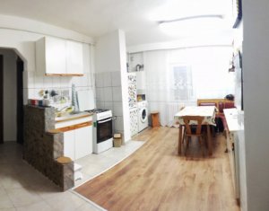 Apartament 3 camere, etaj intermediar, Floresti