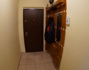 Vand apartament 3 camere, 82 mp, decomandat, zona Piata Marasti, negociabil
