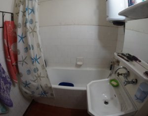 Vand apartament cu 3 camere, 62 mp, decomandat, zona calea Floresti-OMV