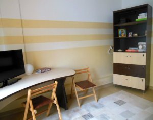 Vanzare apartament cu 3 camere, semidecomandat, Floresti, strada Sesul de Sus
