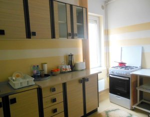 Vanzare apartament cu 3 camere, semidecomandat, Floresti, strada Sesul de Sus