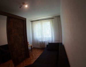 Apartament 4 camere, 80 mp, decomandat, 2 bai, etaj 1, zona Bizusa, Gheorgheni