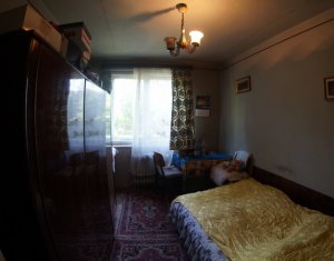 Apartament 4 camere, 80 mp, decomandat, 2 bai, etaj 1, zona Bizusa, Gheorgheni