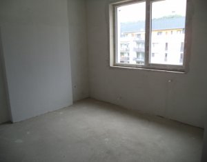 Apartment 3 rooms for sale in Floresti