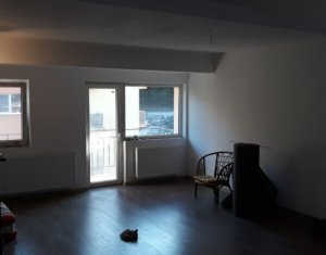 Apartament de vanzare cu 3 camere decomandate