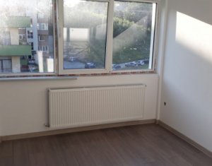 Apartament de vanzare cu 3 camere decomandate