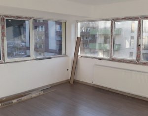 Apartament de vanzare cu 3 camere decomandate