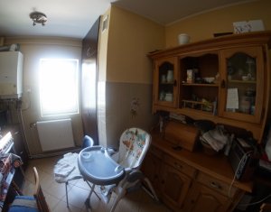 Apartament 3 camere, decomandat, 65 mp, balcon, boxa, garaj cu CF, in Zorilor