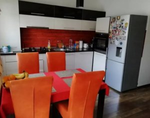 Apartment 4 rooms for sale in Floresti