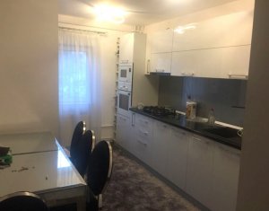 Oferta apartament 4 camere decomandate, etaj intermediar, zona strazii Bucuresti