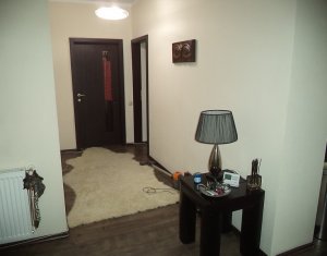 Apartament cu 3 camere, in Plopilor, bloc nou