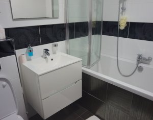 Vanzare apartament de 3 camere, etaj intermediar, Calea Baciului