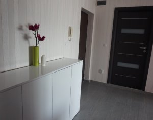 Vanzare apartament de 3 camere, etaj intermediar, Calea Baciului