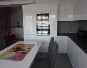 Vanzare apartament de 3 camere, etaj intermediar, Calea Baciului