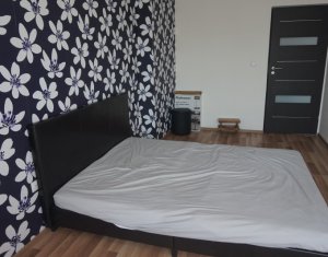 Vanzare apartament de 3 camere, etaj intermediar, Calea Baciului