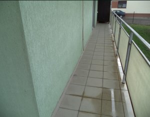 Vanzare apartament 2 camere, cu garaj, situat in Floresti, zona Eroilor