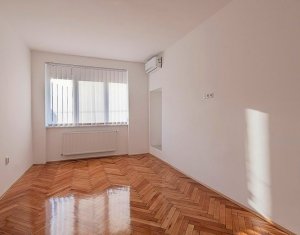 Apartament 2 camere, decomandat, terasa 12 mp, lux, central, strada Horea