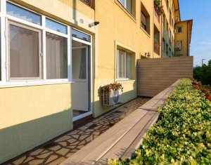 Apartament 2 camere, decomandat, terasa 12 mp, lux, central, strada Horea