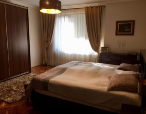 Apartament 3 camere zona centrala, strada Horea