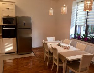 Apartament 3 camere zona centrala, strada Horea