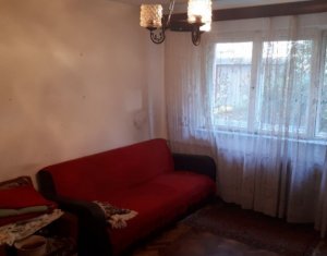 Apartament o camera de vanzare Grigorescu, la un minut de mijlocele de transport