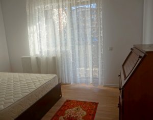 Vanzare apartament cu 2 camere, decomandat, strada Eroilor, Floresti