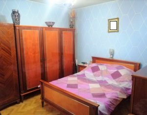 Apartament cu 3 camere decomandate, etaj intermediar, zona Parang