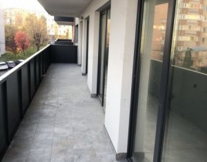 Apartament de vanzare finisat, 3 camere, 83 mp, etaj intermediar, Zorilor