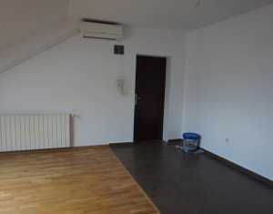 Apartament cu 3 camere la mansarda, modern, utilat,  Floresti, strada Cetatii