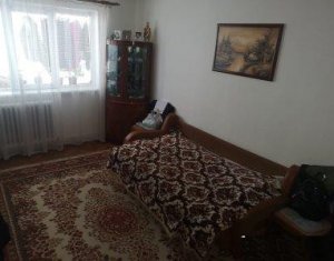 Apartament cu 3 camere, decomandat, 65 mp, balcon, parcare, in Manastur