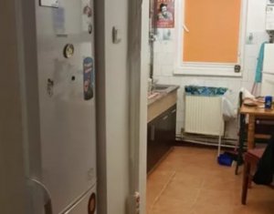 Apartament cu 3 camere, decomandat, zona strada Vanatorului