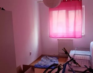 Apartament cu 3 camere, decomandat, zona strada Vanatorului