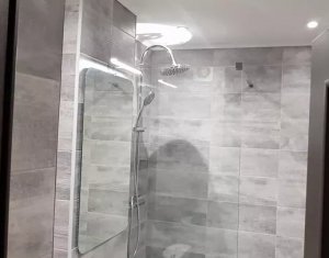 Apartament cu 3 camere, decomandat, zona strada Vanatorului