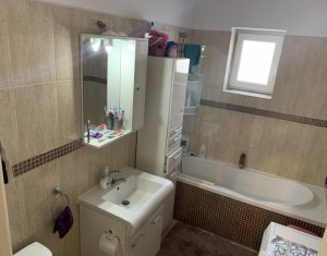 Vanzare apartament 3 camere, situat in Floresti, zona Cetatii