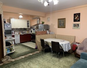 Vanzare apartament 3 camere, cu gradina si garaj in Floresti, zona Sub Cetate