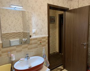 Vanzare apartament 3 camere, cu gradina si garaj in Floresti, zona Sub Cetate