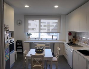 Vanzare apartament 3 camere, situat in Floresti, zona Stadionului