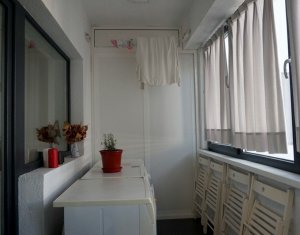 Vanzare apartament 3 camere, situat in Floresti, zona Stadionului