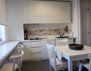 Apartment 3 rooms for sale in Floresti