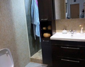 Vanzare apartament 3 camere, situat in Floresti, zona Stadionului