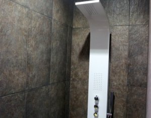 Vanzare apartament 3 camere, situat in Floresti, zona Stadionului