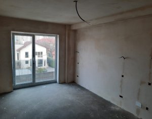 Apartamente noi de 3 camere, imobil mic, situat aproape de centru