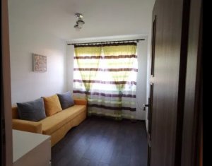 Apartment 3 rooms for sale in Floresti