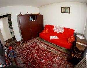 Apartament cu 2 camere semidecomandat, etaj 3 din 4, Horea