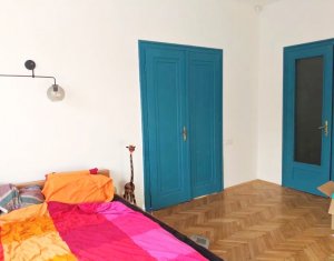 Apartament cu 3 camere, 103 mp, 3 bai, pivnita, dressing, camara, Centru