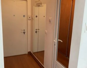 Apartament garsoniera 28 mp, balcon inchis,beci de 10mp, zona Kaufland  