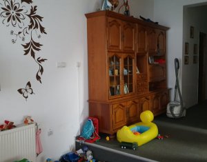 Vanzare apartament 4 camere, mobilat si utilat, centru Floresti