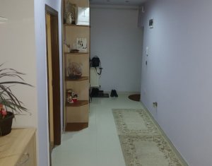 Apartament ultrafinisat, 4 camere dispus pe doua nivele, zona Primariei Floresti