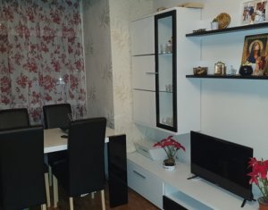 Apartment 4 rooms for sale in Floresti